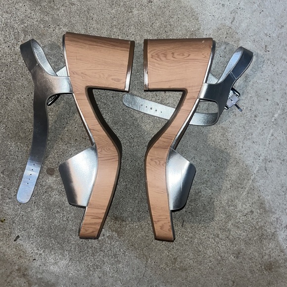 shoes - Picture 2 of 3